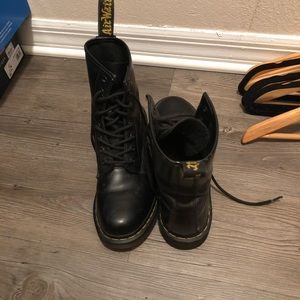 Black 8 eyelet docs